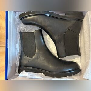 Brand new never word Stuart Weitzman Dylan Chelsea Bootie, size 8.5/39